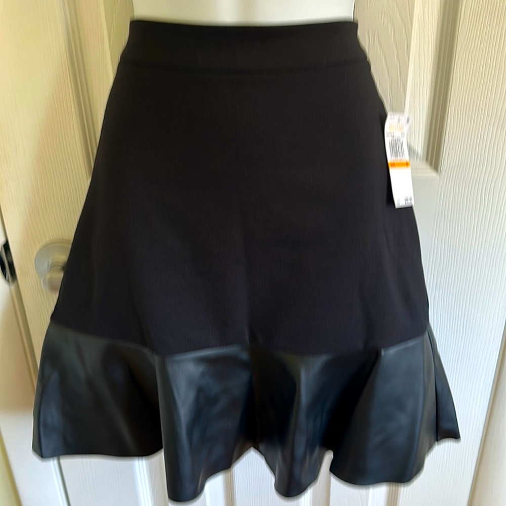NWT Michael Kors Stretch-fit skirt with ruffle detail crafted of leather. Small